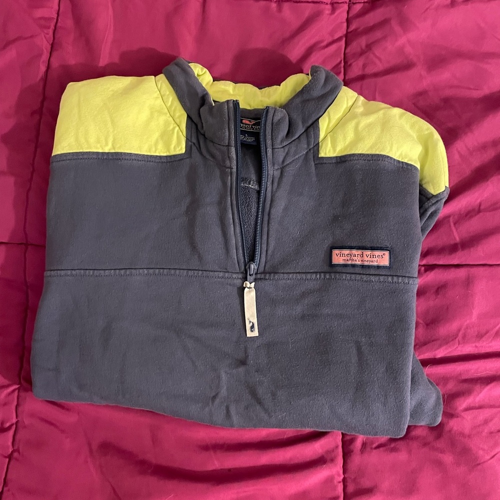 Men’s vineyard vines sweatshirt